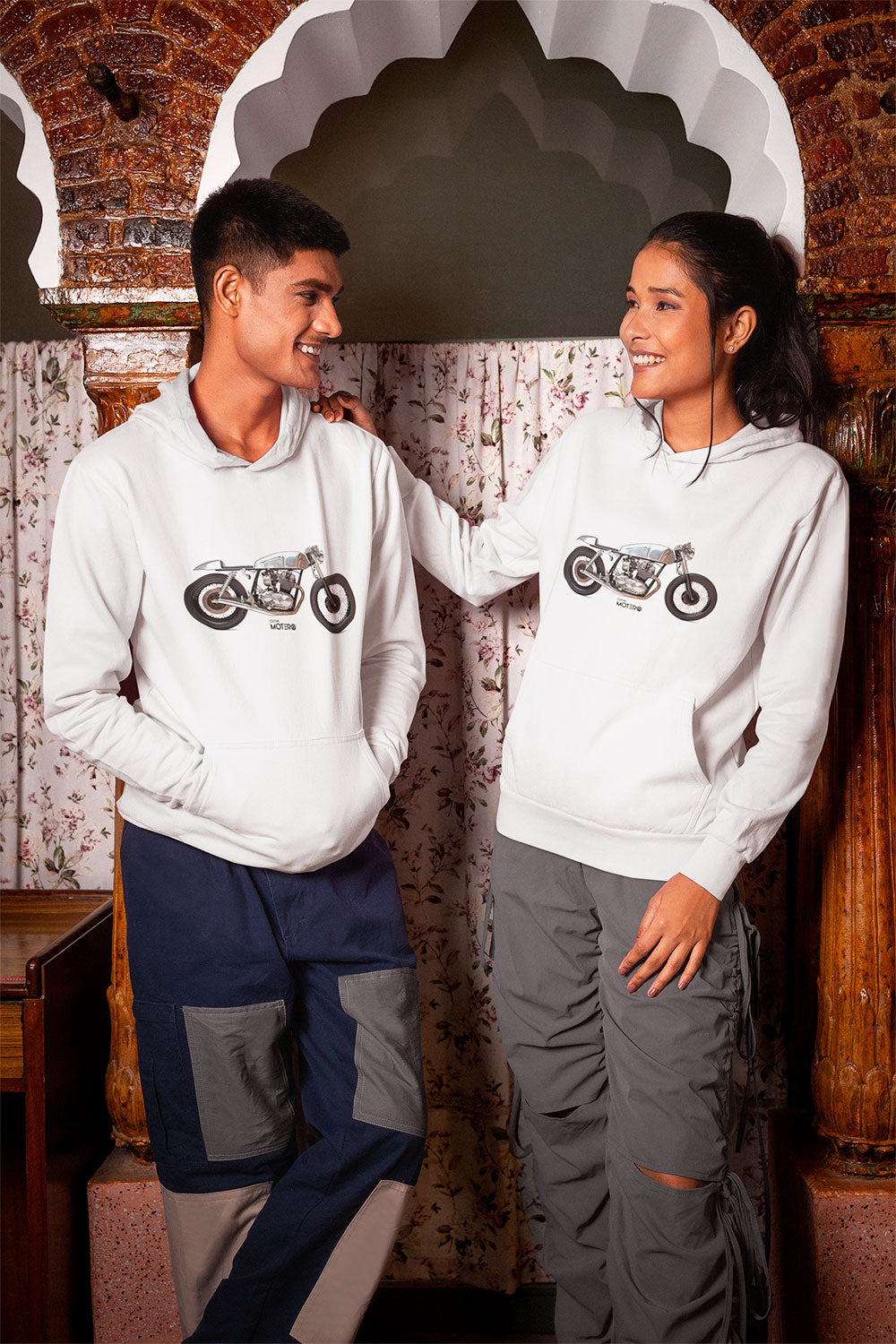 Sudadera unisex blanca diseño 139
