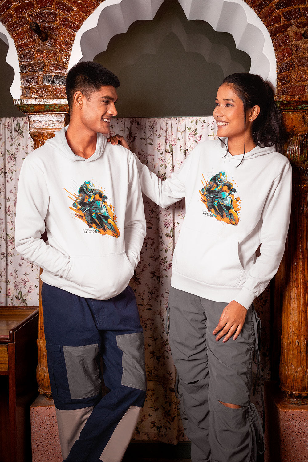 Sudadera unisex blanca diseño 13